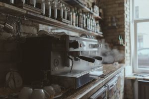 "Кавярня гэта не толькі кава". Дзмітрый Захарка пра кававую культуру, беларускамоўнасць і перспектывы Замкавай вуліцы "Кавярня гэта не толькі кава". Дзмітрый Захарка пра кававую культуру, беларускамоўнасць і перспектывы Замкавай вуліцы