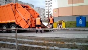 “Нанатэхналогіі”: як у Гродне новенькі смеццявоз забірае смецце са старых кантэйнераў “Нанатэхналогіі”: як у Гродне новенькі смеццявоз забірае смецце са старых кантэйнераў