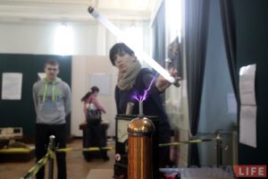 Збіраць, круціць і мацаць: выстава “ЭКСПІРЫмЕНтуС” зноў прыехала ў Гродна Збіраць, круціць і мацаць: выстава “ЭКСПІРЫмЕНтуС” зноў прыехала ў Гродна