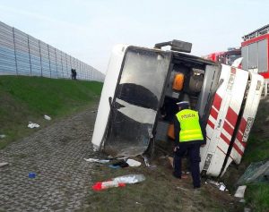 Турыстычны аўтобус на гродзенскіх нумарах перакуліўся паміж Лоддзю і Варшавай. 18 чалавек параненыя