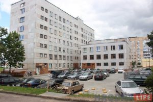 "Жальцеся і вас пачуюць". Дзякуючы петыцыі гродзенца каля паліклінікі на Пестрака зрабілі паркоўку "Жальцеся і вас пачуюць". Дзякуючы петыцыі гродзенца каля паліклінікі на Пестрака зрабілі паркоўку