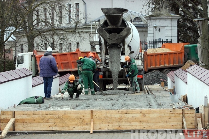На Замкавы мост 17 стагоддзя пакладуць 100 тон бетону На Замкавы мост 17 стагоддзя пакладуць 100 тон бетону