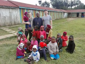 "Жудасная галеча, хочацца хоць некаму дапамагчы". Сябры-гродзенцы зноў паехалі з місіяй у Кенію