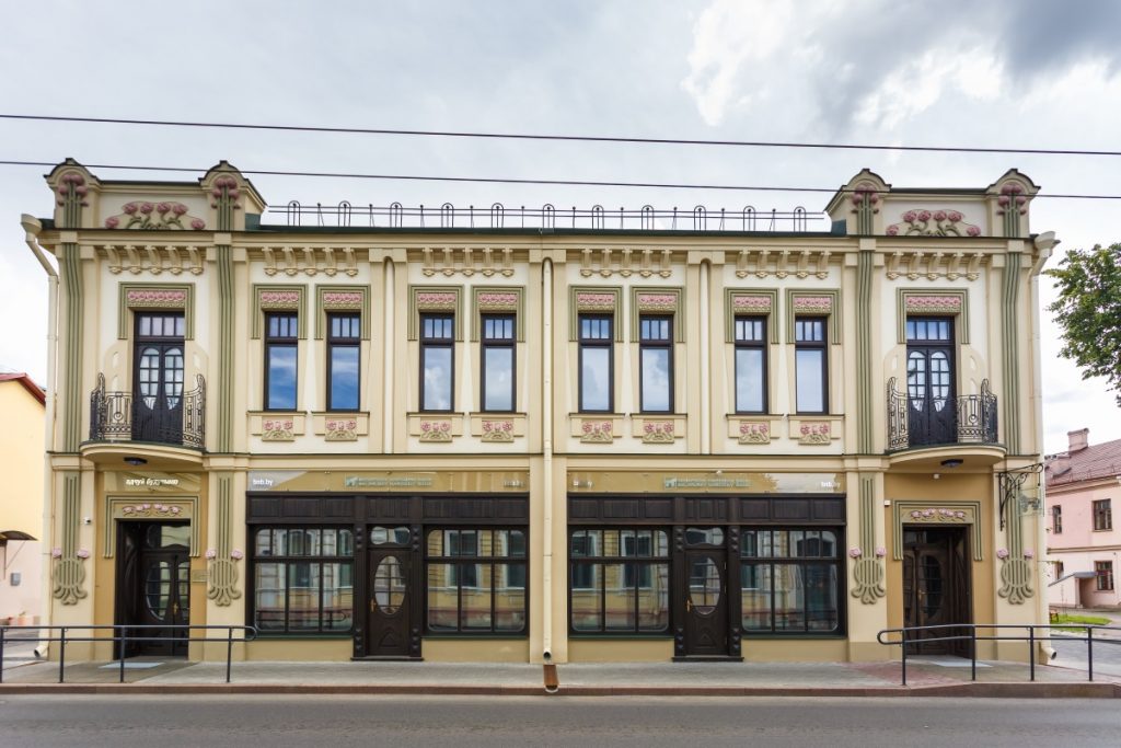 У Доме з лілеямі пасяліўся леў. Як старадаўні будынак стаў узорам рэстаўрацыі ў Гродне