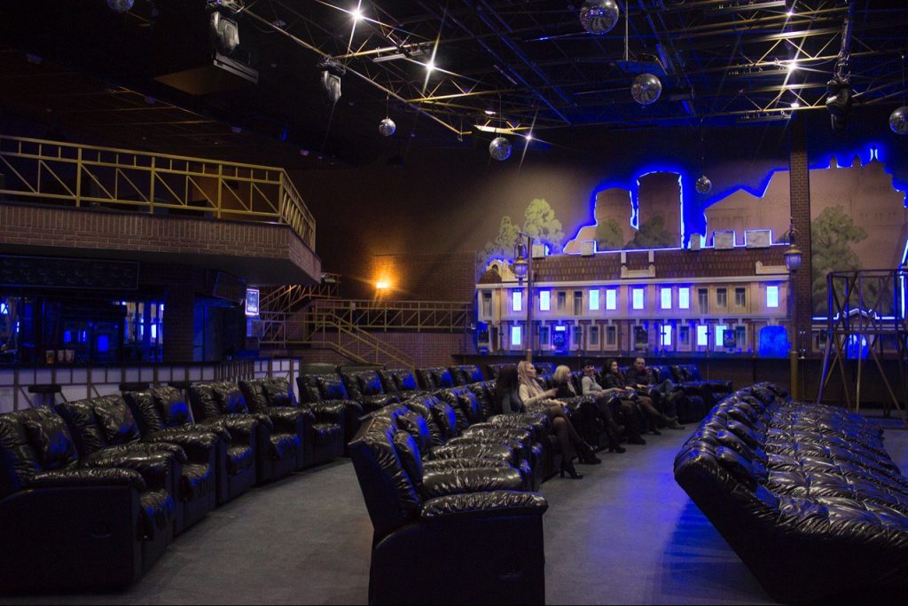 Кіно замест дыскатэкі: у Гродне запрацуе кінатэатр з незвычайнымі крэсламі