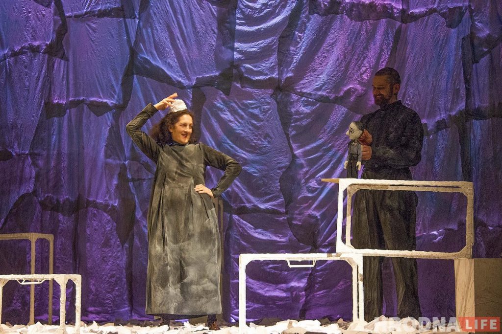 Дапаможнік па выхаванні сыноў. Расійскі рэжысёр з дзіўным імем паставіў у Гродне дэбютны спектакль