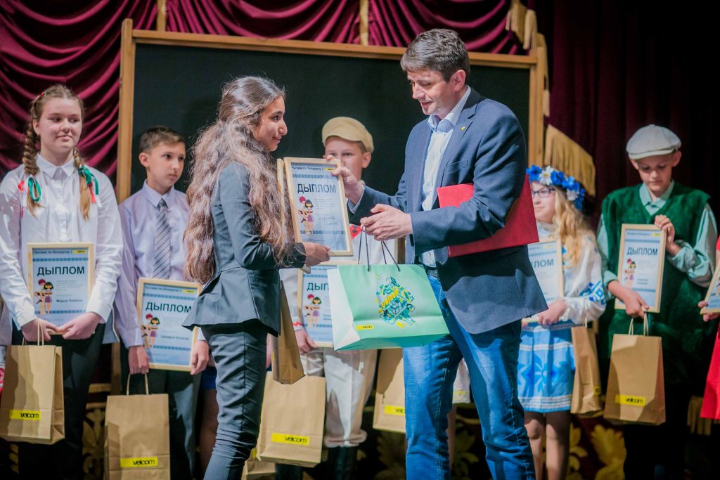 Школьніцы з Гродна перамаглі ў конкурсе «Чытаем па-беларуску з velcom»
