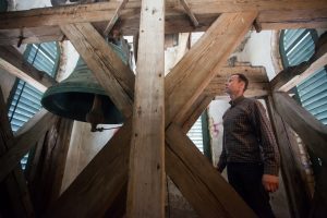 Будаўнік Юра з Гродна нечакана даведаўся, што ён - немец. І вось праз 30 гадоў кінуў працу і стаў званаром, як яго дзед Рэйнгольд