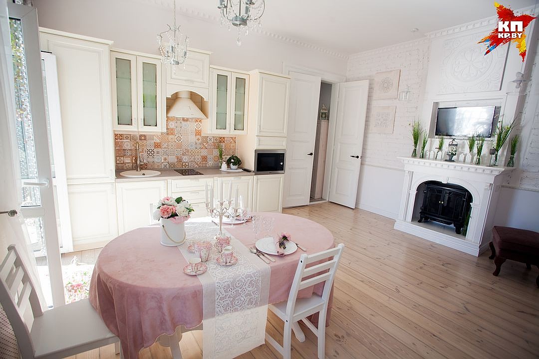 Рамантыка ў цэнтры Гродна: рамонт у кватэры царскіх часоў за $ 25 тысяч