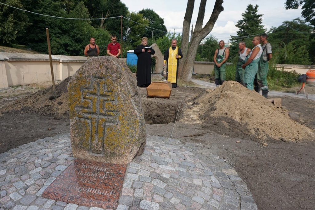 Адбылося перапахаванне астанкаў знойдзеных ля Каложскай царквы