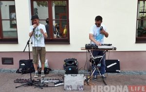 Такога вы не чулі: мінскі вулічны музыка прэзентаваў альбом на вуліцах Гродна