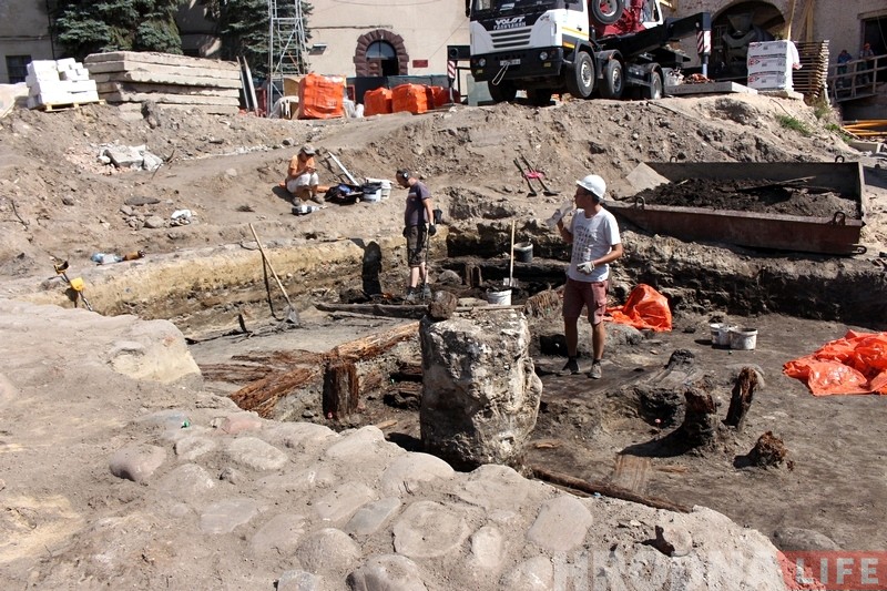 Падчас раскопак на Старым замку знайшлі рэшткі драўляных пабудоў XIV стагоддзя