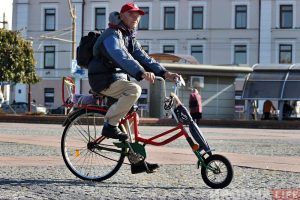 Гродзенец зварыў у гаражы ровар-гібрыд і 9 гадоў катаецца на ім