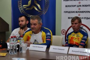 У "Ваўчку" мінімум укладанняў: гродзенец зрабіў круты ровар з кардона і святлодыёдаў