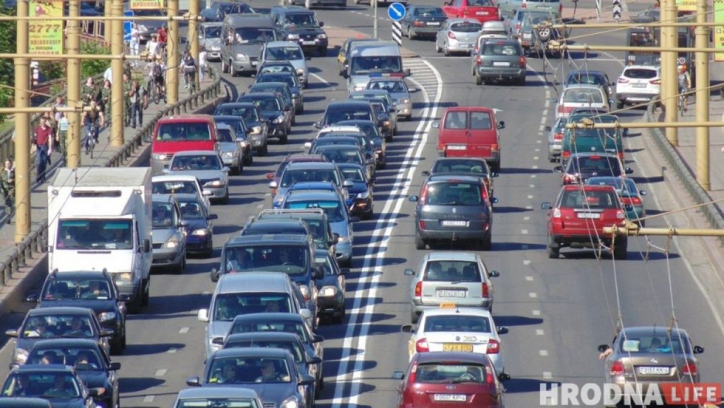 Электрамабілям у Беларусі ўключылі зялёнае святло? Насамрэч, не