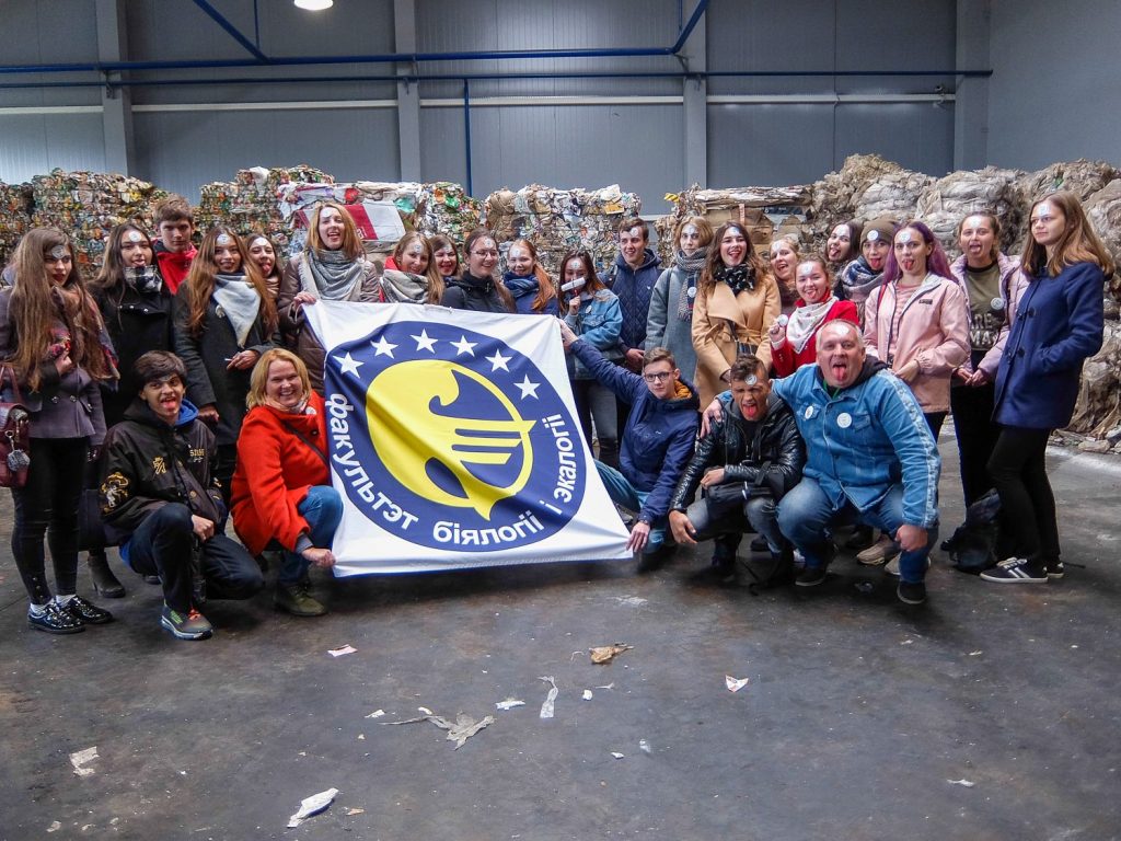 «Я ёсьць эколаг» кляліся студэнты на смеццесартавальным заводзе ў Гродне