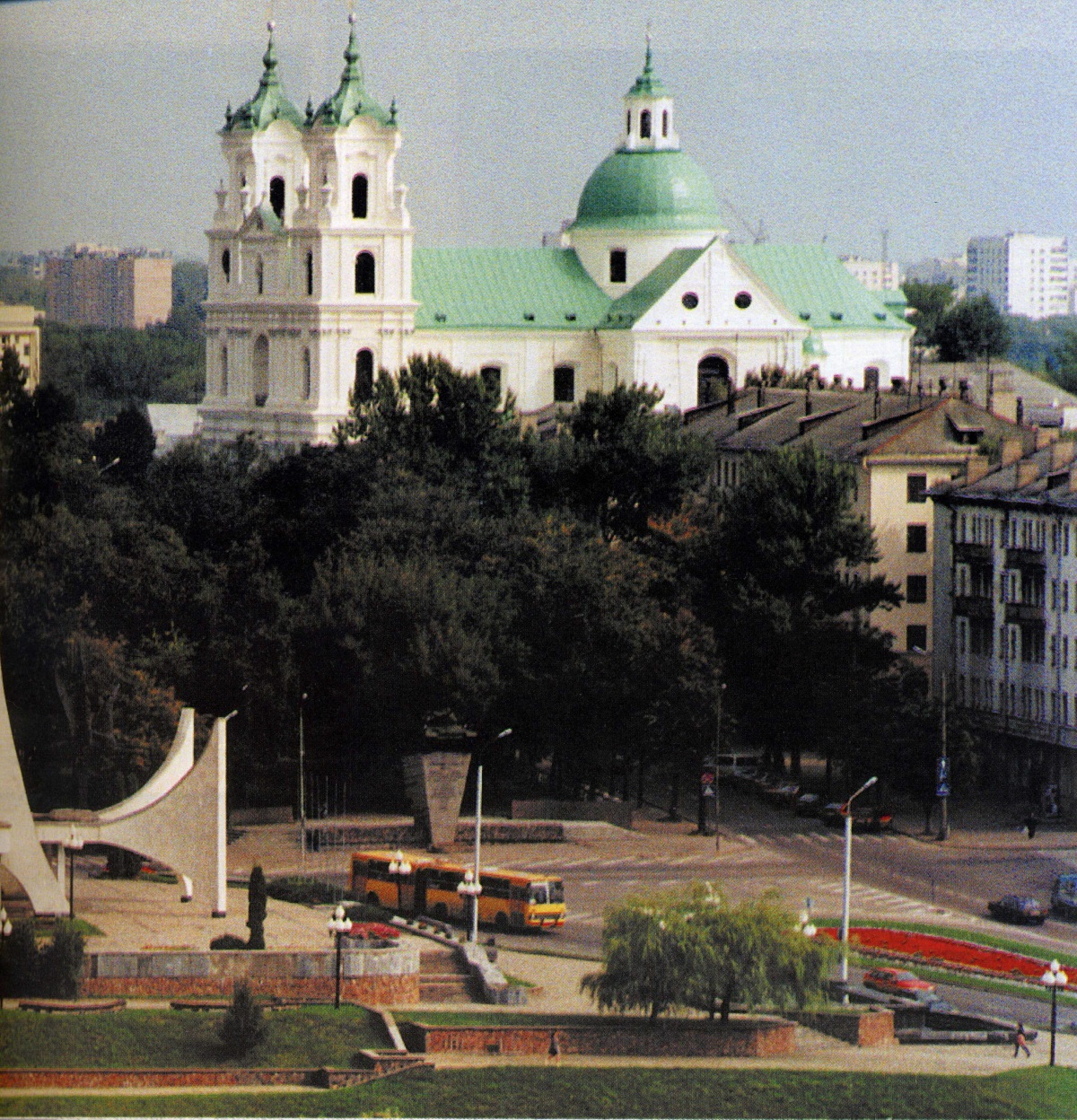 Фота 2001 г. Цяністая ўтульная Савецкая плошча