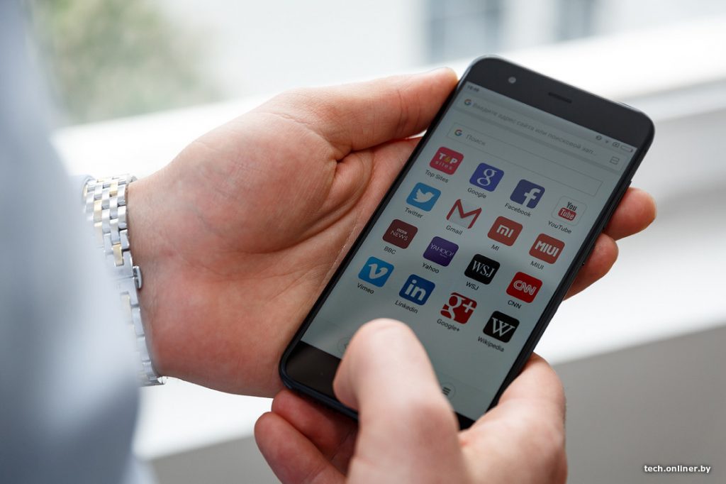 На Гродзеншчыне работнік салона сотавай сувязі збываў міма касы мабільныя тэлефоны, каб зарабіць на жыллё