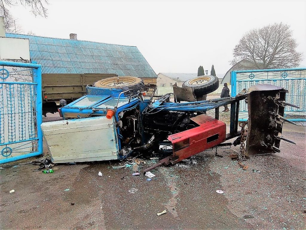 Пад Гродна трактар сутыкнуўся з грузавіком