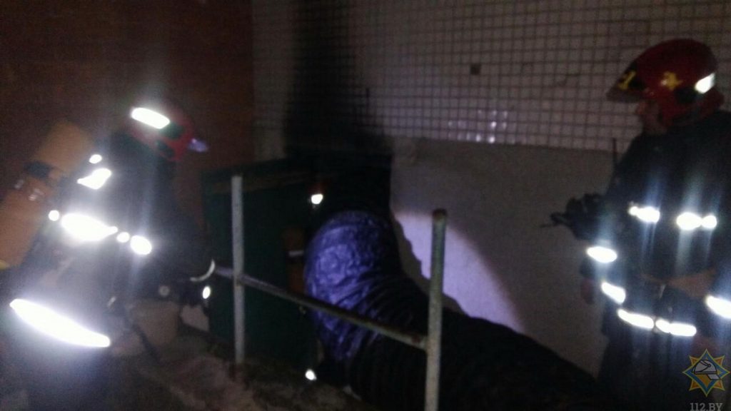 13-гадовы хлопчык зазірнуў паглядзець на пажар у падвале і трапіў у шпіталь