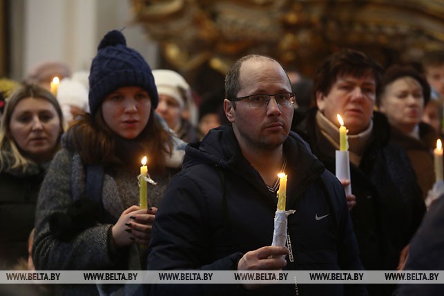 А вы ўжо прыбралі ялінку? Каталікі адсвяткавалі Стрэчанне (Грамніцы) А вы ўжо прыбралі ялінку? Каталікі адсвяткавалі Стрэчанне (Грамніцы)