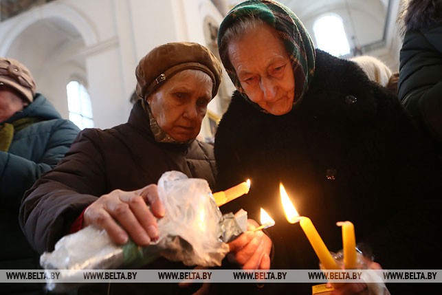 А вы ўжо прыбралі ялінку? Каталікі адсвяткавалі Стрэчанне (Грамніцы) А вы ўжо прыбралі ялінку? Каталікі адсвяткавалі Стрэчанне (Грамніцы)
