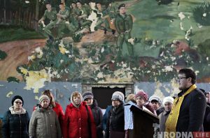 "Паспець да панядзелка". Як жыхары былой вёскі Дзевятоўка рыхтуюцца да зносу "Паспець да панядзелка". Як жыхары былой вёскі Дзевятоўка рыхтуюцца да зносу