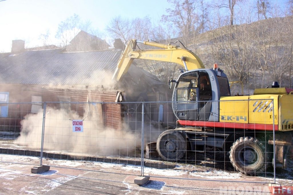 Зачыстка на Леванабярэжнай: пад знос пайшлі два драўляныя дамы