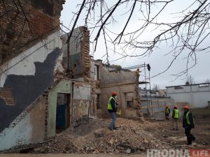 «Гатовы саступіць 15 сотак і хай пакажа, як рабіць». Інвестар на Траецкай адказаў гісторыку Супрону