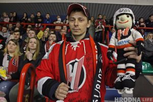 Заўзятарка аддзячыла хакейнаму "Нёману" за выдатны настрой вершам на беларускай мове