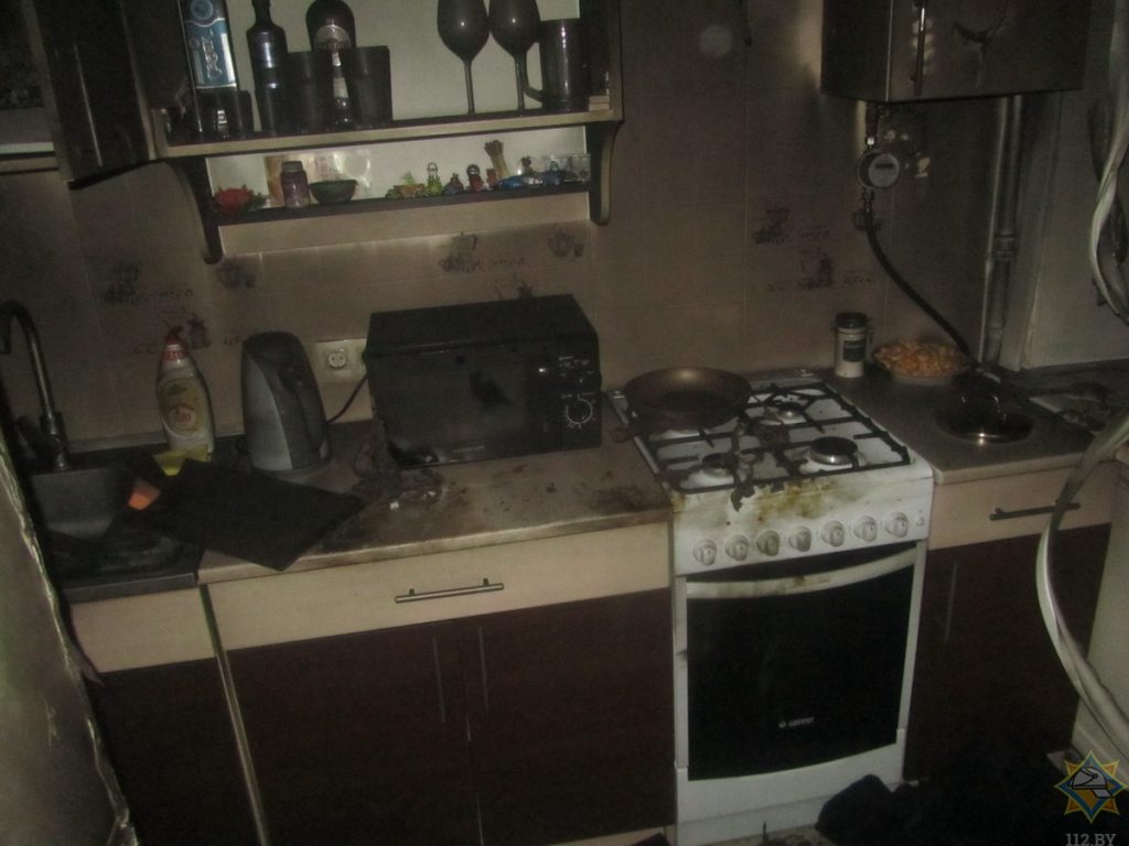 У шматпавярховіку ў Гродне ўспыхнула пліта. Эвакуіравана 17 жыхароў дома