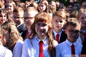 У школах Гродна прайшлі святочныя лінейкі (фота) У школах Гродна прайшлі святочныя лінейкі (фота)