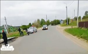 Пад Гродна з грузавіка ўпала цыстэрна з цэментам. Вінаваты лось Пад Гродна з грузавіка ўпала цыстэрна з цэментам. Вінаваты лось