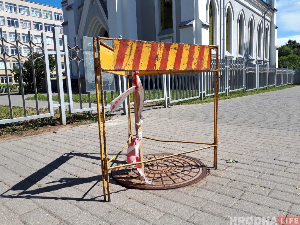 У Гродне школьнік у прамым эфіры праваліўся ў каналізацыйны люк