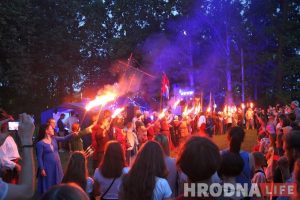 Фэст "Мяжа" закончылі музыкай і фаер-шоў