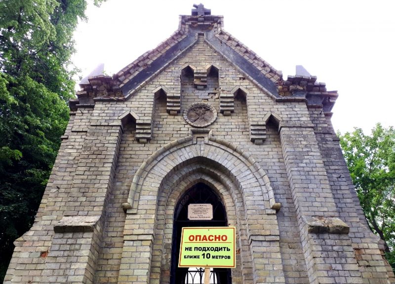 У Гродне на вайсковых могілках развальваецца капліца генерала Русаў. Лютэране шукаюць спонсараў, каб аднавіць яе