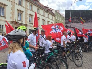 "У вас вельмі дарагі хлеб". Казахскі велападарожнік наведаў Гродна "У вас вельмі дарагі хлеб". Казахскі велападарожнік наведаў Гродна