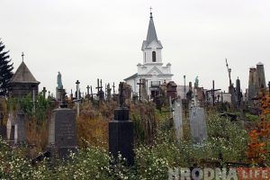 У Гродне пачалася рэканструкцыя часткі надмагілляў на Фарных могілках