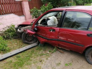 У Гродне кіроўца выпіў бутэльку гарэлкі і вырашыў перепарковаться. Пацярпелі шэсць машын