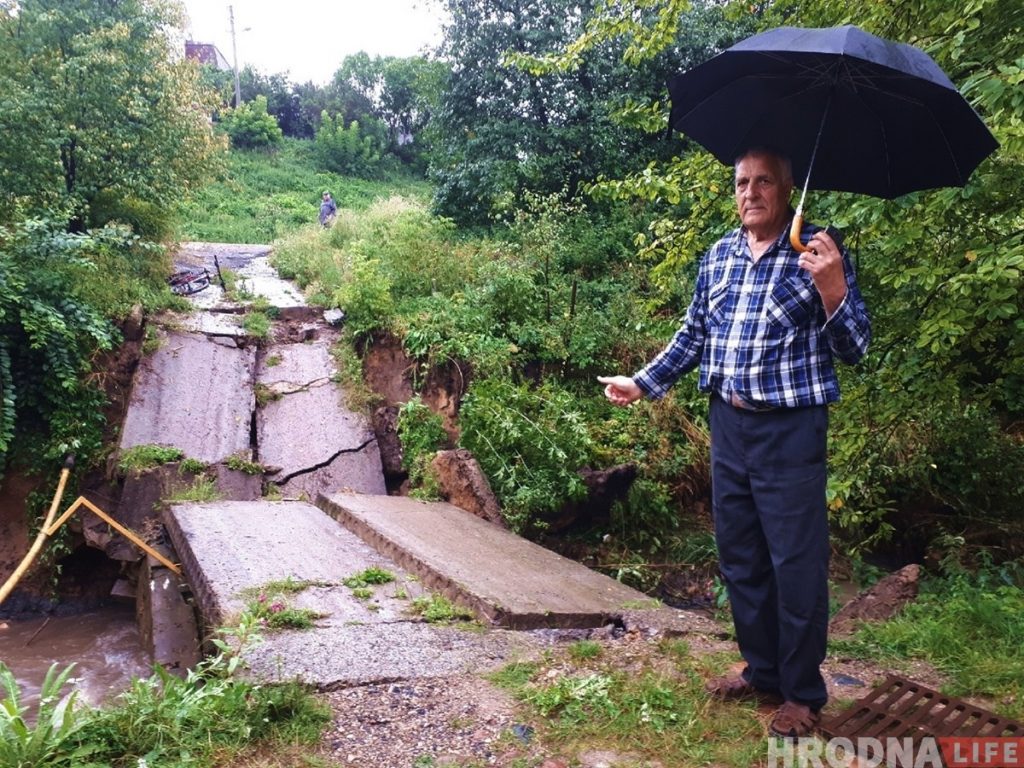 «Цяпер ні праехаць ні прайсці». На Рабочай з-за моцных дажджоў разбурыўся мост