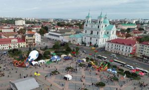 Тату на банане і свіння пад гарвыканкамам - чым здзіўляў Дзень горада ў Гродне. Фотарэпартаж Тату на банане і свіння пад гарвыканкамам - чым здзіўляў Дзень горада ў Гродне. Фотарэпартаж