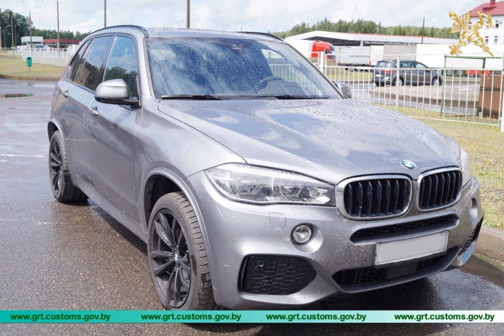 Гродзенскія мытнікі затрымалі BMW, якога шукаў Інтэрпол