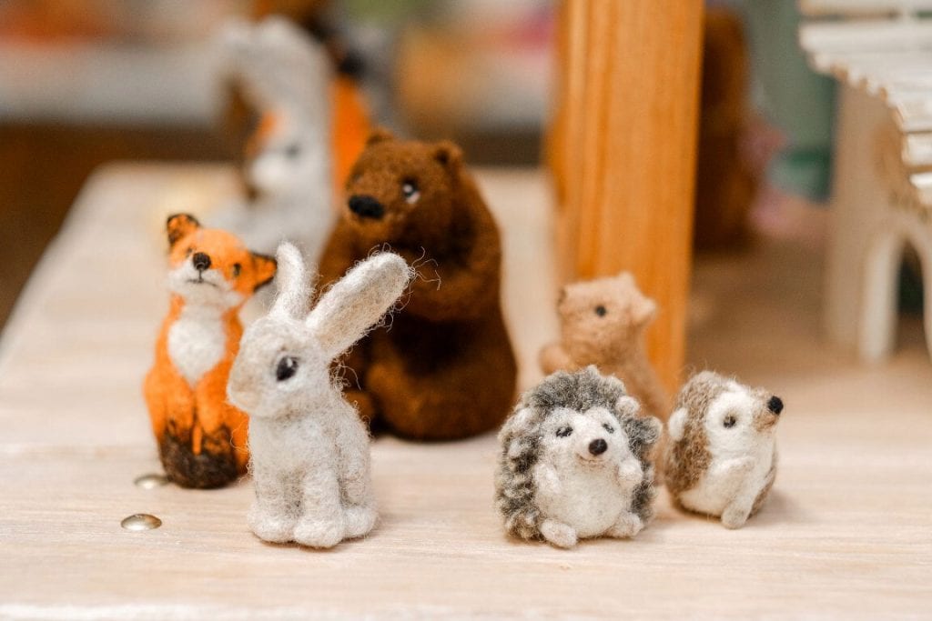 “Зробім восень цёплай разам". Крама “Лёля” абвяшчае конкурс работ з воўны