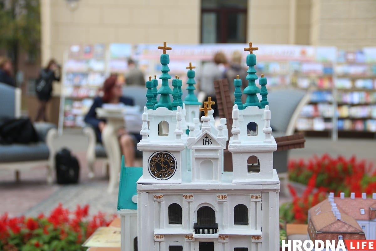 Тату на банане і свіння пад гарвыканкамам - чым здзіўляў Дзень горада ў Гродне. Фотарэпартаж Тату на банане і свіння пад гарвыканкамам - чым здзіўляў Дзень горада ў Гродне. Фотарэпартаж