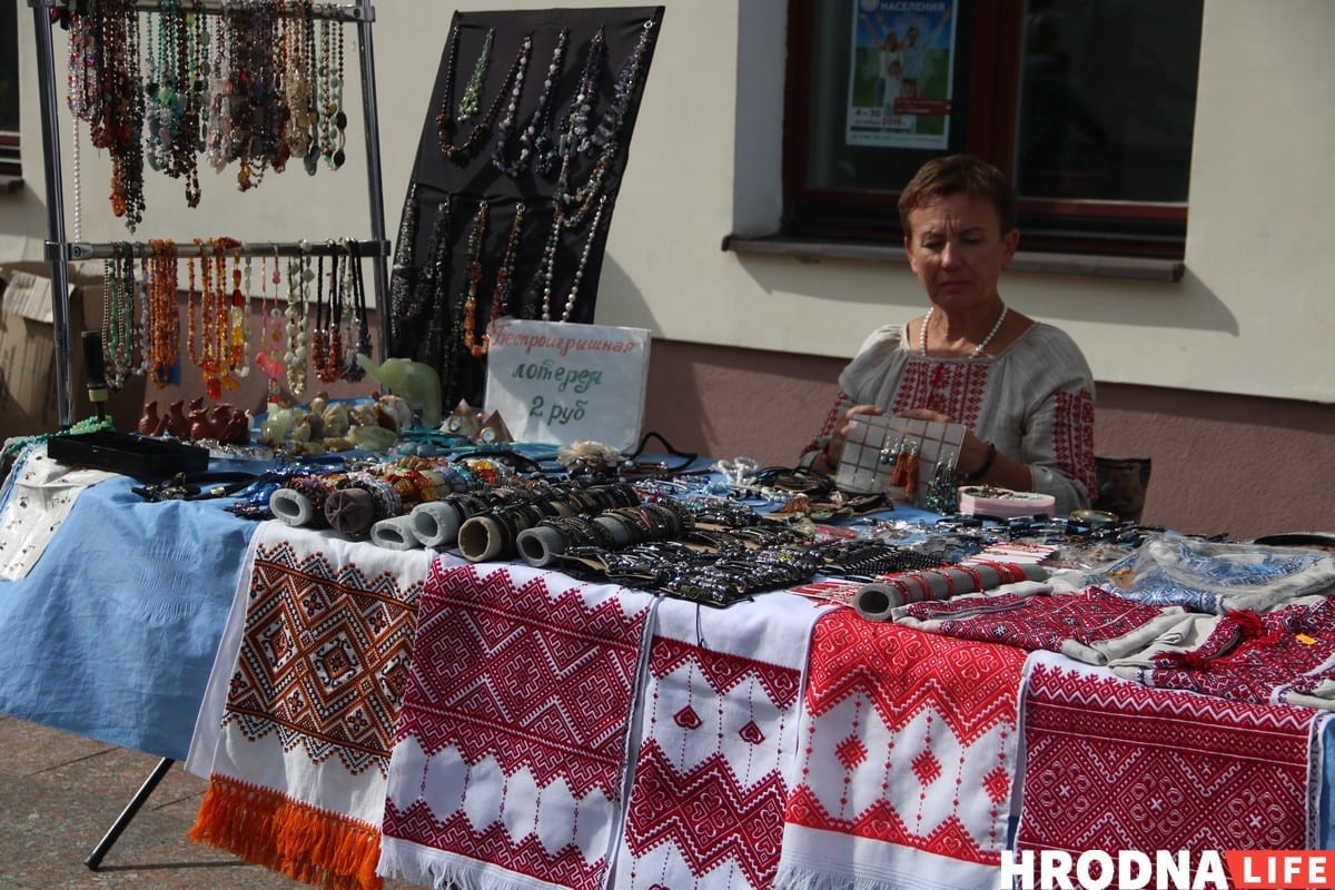 Тату на банане і свіння пад гарвыканкамам - чым здзіўляў Дзень горада ў Гродне. Фотарэпартаж Тату на банане і свіння пад гарвыканкамам - чым здзіўляў Дзень горада ў Гродне. Фотарэпартаж