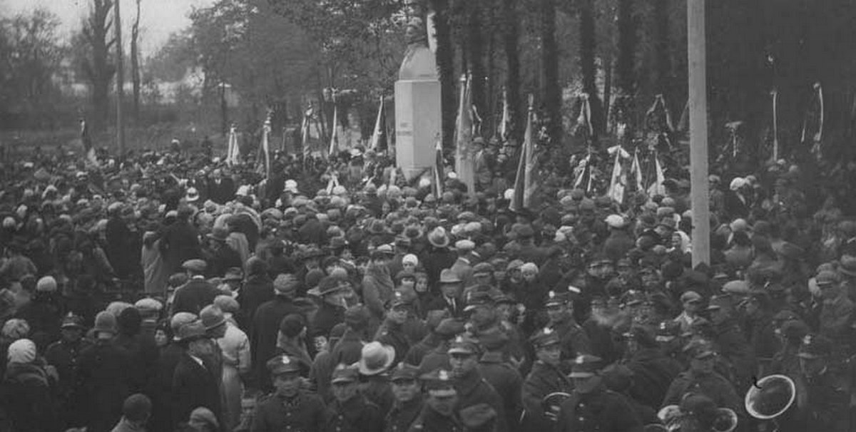 памятник Элизе Ожешко помнік Элізе Ажэшцы