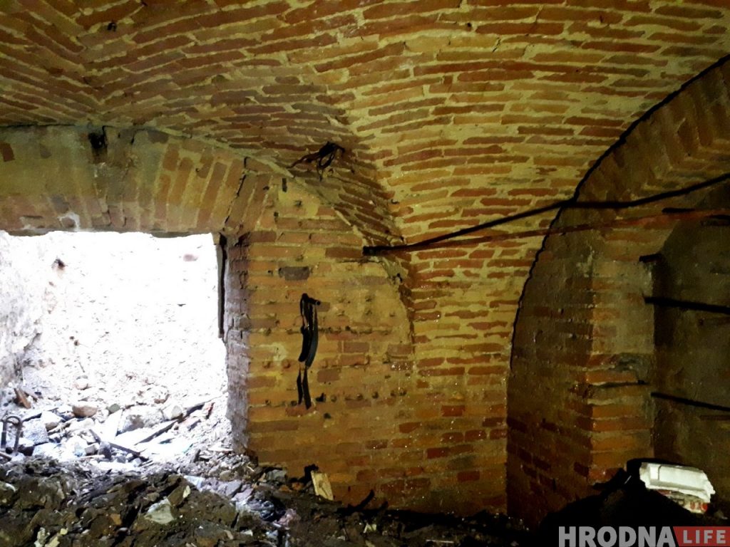 У Гродне выявілі стары склеп каля будынку 18 стагоддзя. Яго не было ў праекце