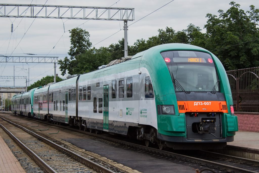 Цягнік ДП3 на станцыі "Мінск Пасажырскі". Фота: Ігар Шуляк, trainpix.org