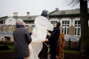 У Слоніме адкрылі бюст Міхалу Казімеру Агінскаму У Слоніме адкрылі бюст Міхалу Казімеру Агінскаму