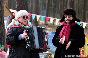 З блінамі і мядзведзіцай: у Гродне правялі зіму масавымі гуляннямі ў Пышках З блінамі і мядзведзіцай: у Гродне правялі зіму масавымі гуляннямі ў Пышках